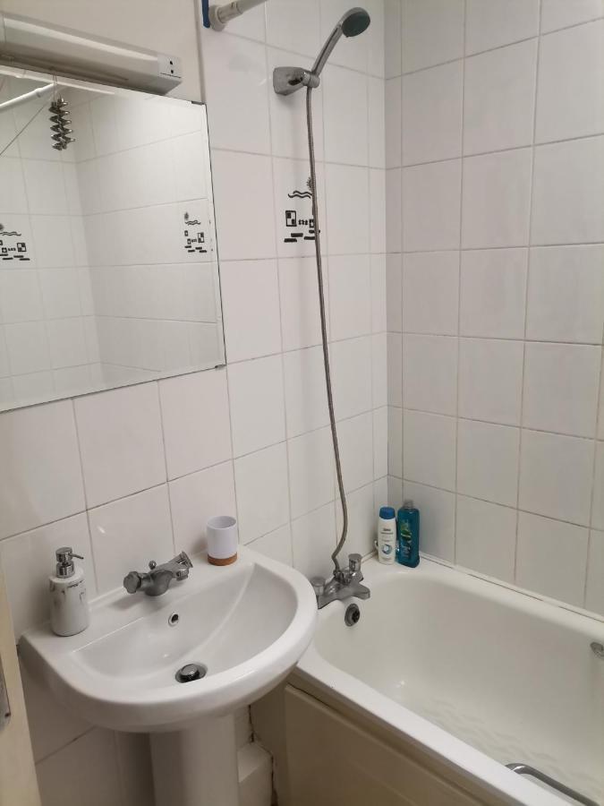 Bright And Cozy Room With Double Bed, Private Bathroom Not Ensuite, Breakfast To Go Dublín Exterior foto